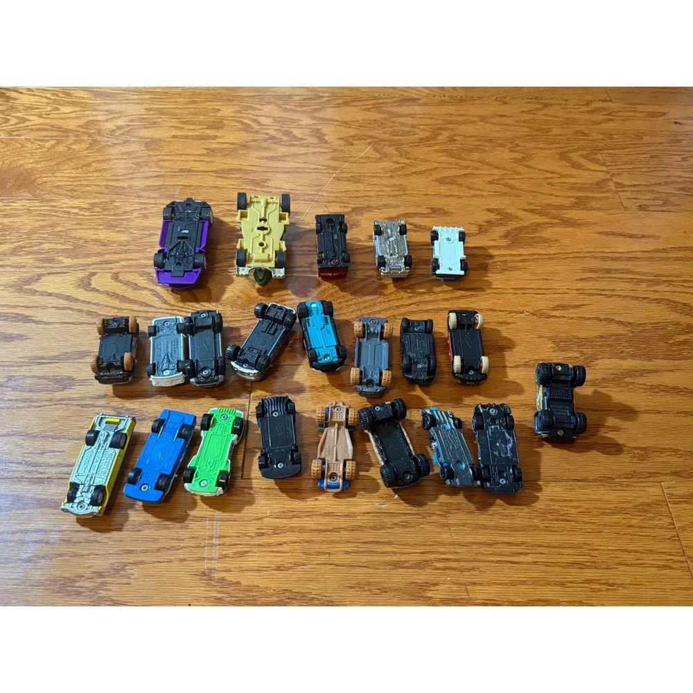 Lot of Vintage DieCast Card Including 22 Hotweels, Excellent Condition
